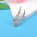 Glitzernde silberne Brosche mit Strass-Engelsflügeln als elegantes Damen Modeaccessoire - Engelsflügel-Stil (Stil 01 Weiß) / Silber