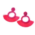 Pendientes artesanales de cuentas fucsia con borlas y diseño circular vibrante - Flecos en Forma de Abanico / Rosa rojo