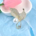 Eleganter vergoldeter Blatt-Brosche im koreanischen Stil mit Strasssteinen und großer Perle - Doppelblatt-Stil (Stil 04 Gold)