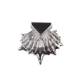 Broche coquillage argentée à pointes avec triangle noir - Argent