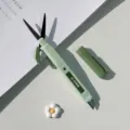Draagbaar penvormig hobbymes en schaar 2-in-1 voor knutselpapier briefpapier groen briefpapier. - Groen