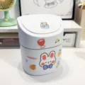 Mini Tischmülleimer süßer kleiner Aufbewahrungskorb für Studentenwohnheim Nachttisch Organizer - Klapphüllen-Stil (inkl. zufälliger Aufkleber)
