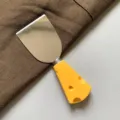 Cute cheese butter knife with yellow cheese handle, perfect for toast, jam, and fruit. - Shovel