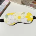 Mascherina per dormire con coniglietto carino e fascia elastica per perfetto buio. - Coniglietto a fiori gialli