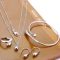 Vierdelige zilveren druppel sieradenset inclusief ketting, armband, ring en oorbellen. - Waterdruppel Vierdelige Set (XL0446-2) / Zilver