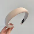 Elegante diadema de esponja acolchada beige para mujer con efecto de corona alta - Beige