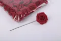 Dunkelrote künstliche PE-Schaumstoff Rosenblüten mit Stielen für DIY Hochzeitssträuße Bögen - Gefärbtes Knallrot