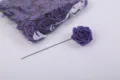 Flores de rosas de espuma PE morada cabezas de rosas artificiales con tallos para decor. - Púrpura teñido