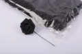 Schwarze PE Schaumstoff Rose Variante mit Stiel, Kunstblume für Hochzeitsstrauch und Dekoration. - Schwarz