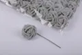 Graue künstliche PE-Schaumstoffrosen mit Stielen, 8cm Hochzeitsstrauß Blumen Dekoration für DIY. - Grau