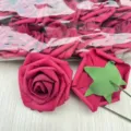 PE Schaum künstliche Rosenköpfe dunkelrosa Farbverlauf Blumenstrauß Hochzeit Dekoration - Gefärbtes Rosarot