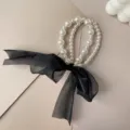 Elegante Koreaanse haarstrik van zwart chiffon versierd met diverse witte parels - Gaas Strik Stijl met Drie Lussen Kunstparels / Zwart