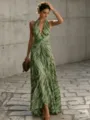 Robe longue élégante à col halter avec imprimé vert unique et design plissé chic pour l'été. - Vert olive
