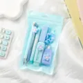 Lindo juego de papelería de flor azul con bolígrafos y herramientas de estudio para regalo. - Serie Pequeña Flor Puff Set de 7 Piezas / Azul