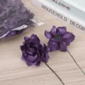 Lila künstliche Schaumstoff-Blütenköpfe mit Stielen für DIY-Blumensträuße und Heimdekoration. - Dunkellila