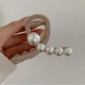 Pince à cheveux élégante en acrylique nude avec perles blanches dégradées pour femmes - Couleur Thé au Lait