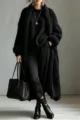 Élégant long manteau noir texturé en fausse cachemire pour femme avec bottes et sac - S / Hauts / Noir