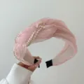 Cerchietto largo plissettato rosa elegante con decorazioni in perle e strass per donna - Rosa
