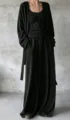 Dettaglio di un set tre pezzi nero minimalista con cardigan lungo e pantaloni a gamba larga - Nero