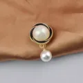 Elegante magnetische Perlenbrosche mit schwarzer Emaille für Seidenschals und Kleider - Schwarz Rund (220520-1) / Gold
