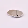 Convertisseur de broche en métal argenté en aimant pour protéger tous les vêtements - 1.5cm / Blanc K