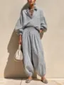 Casual ριγέ σετ δύο τεμαχίων με φαρδύ πουκάμισο με φουσκωτά μανίκια και κομψό παντελόνι. - S / Τοπ Και Παντελόνι / Γκρι