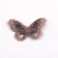 Primer plano de un elegante parche de mariposa bordado para joyas y accesorios DIY - 10 Piezas/Paquete (5x4cm) / Rosa Claro