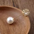 Elegante 14K goud vergulde brochespeld met parel en holle geometrische zirkoon kooi - Goud