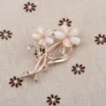 Eleganter roségoldener Blumenanstecker mit rosa Katzenaugensteinen - Zwillingsblume Stil (08)