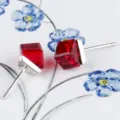 Elegante minimalistische rote Kristall Würfel Ohrstecker für Damen modisches Accessoire - Rot
