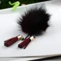 Elegante Nerzfell-Bommel-Brosche mit burgunderroten Quasten und goldenen Elementen - Burgunderrot