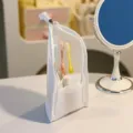Trousse de toilette en filet blanc pour voyage, organisateur de cosmétiques étanche et debout. - Blanc