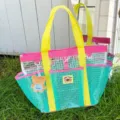 Colorblock Mesh Beach Bag Large Capacity Tote Bag Travel Swim Bag with Cute Bear - With Doll Pendant - Waterproof / Green
