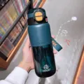 Grosse Kapazitat Sport Trinkflasche mit Strohhalm tragbare Fitness Tasse Schueler Wasserbecher - 750ML / Dunkelgrün