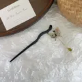 Handmade black wooden hair stick featuring butterfly charm and emerald green tassel bead. - Butterfly Tassel Step-Shake Style / Green