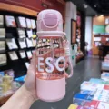 Rosa Kunststoff-Strohhalm-Trinkflasche mit Buchstaben, Doppeltrink-Design und Kordel für Schüler. - 600ml / Rosa