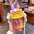 Doppelter Trink-Plastikwasserbecher mit Strohhalm, großes süßes Studenten-Tasse mit Gurt - 24oz / Lila
