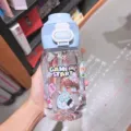 Kinder tragbare Strohhalm Tasse, süße Kunststoff Schüler Sturzsicher Doppeltrinken Wasserflasche. - 700ml / Blau