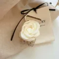 Elegante pinza per capelli a fiore di camelia crema con design di rosa in tessuto - Rosa Bianco Crema