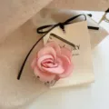 Elegante fermaglio per capelli in stile francese con rosa in tessuto rosa per donna - Rosa Rosa