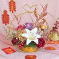 Cesto di fiori in ferro dorato fiore artificiale decorazione di capodanno design realistico. - HJ004 – Decorazioni festive
