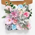 Boîte cadeau de fleurs de Noël roses artificielles, roses en soie décoratives et compositions. - Rose