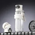 Grosse Kapazitaet Plastik Trinkflasche 820ml mit Strohhalm und Doppeltrinkdesign. - 820ml / Weiß