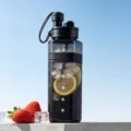 Schwarze transparente 700ml Plastik Trinkflasche mit Strohhalm fur Sport und Fitness. - Schwarz