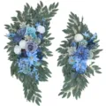 Vue détaillée de fleurs d'arc de mariage artificielles, déco florale bleue et blanche. - Bleu et Blanc