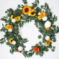 Couronne de fleurs artificielles avec tournesols et roses blanches pour déco de fête. - 1.8ZH010 tournesol