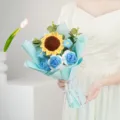 Bouquet de tournesol au crochet fait main, cadeau idéal pour la fête des mères et remise de diplôme. - Bleu