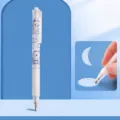 Punktkleber Stift Drückstil süß Bär Muster weiß klar ästhetisch Schreibwaren Artikel 1 Stück. - Punktklebestift (1 Stk)