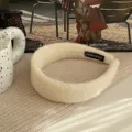 Diadema gruesa de lana crema para un look de copa alta - Blanco Roto