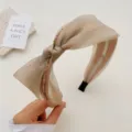 Elegante diadema de malla champán con brillantes de imitación y un lazo delicado. - Champán